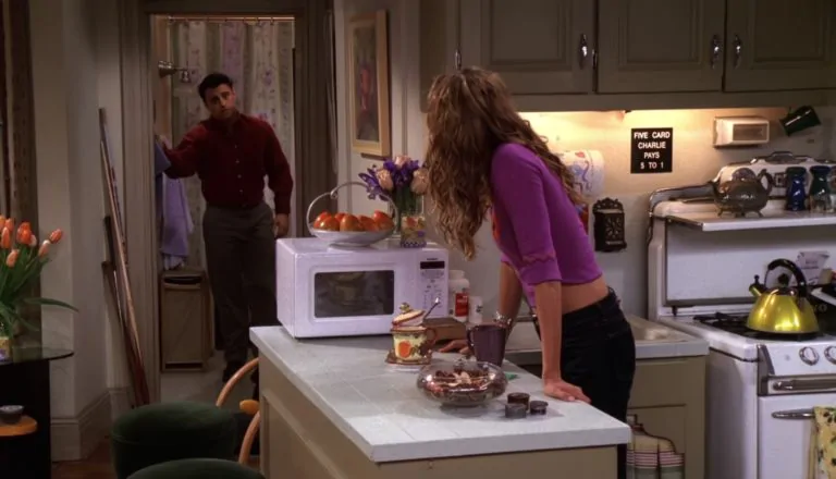 Момент из 8 серии 6 сезона