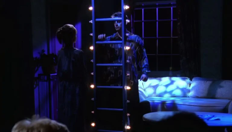 Момент из 19 серии 8 сезона