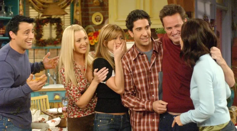 Момент со всеми друзьями из трейлера