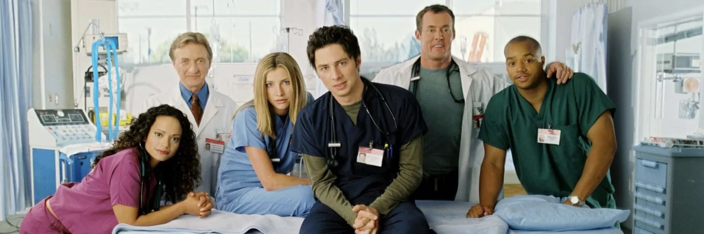 Большой постер с главными актерами сериала Клиника